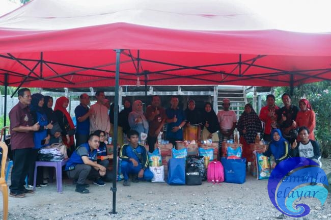 KAHMI  Selayar Salurkan Bantuan Kepada Korban Kebakaran di Dusun Patori