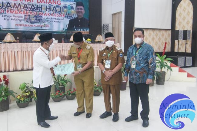 CJH Selayar Resmi Diserahkan ke PPIH Embarkasi Makassar
