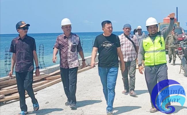 Tinjau Proyek Pelabuhan Taka Bonerate, Bupati Basli Ali Ingatkan Kontraktor Jangan Asal Jadi