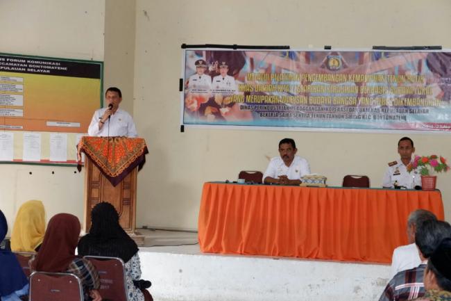Sekda Kabupaten Kepulauan Selayar Buka Pelatihan Tenun di Bontomatene 