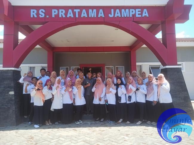 Saiful Arif Berkunjung dan Bersilaturrahim dengan dokter dan perawat di RS Pratama Pulau Jampea