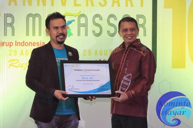 Malam Award KabarMakassar.Com, Basli Ali Raih Penghargaan Tokoh Penggerak Pariwisata