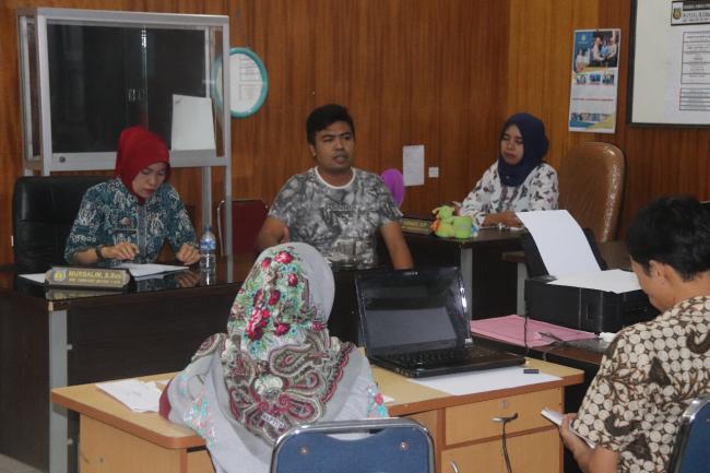 Kabag. Humas dan Protokol Setda Selayar Bersama Staf Rapat Perdana TA 2019