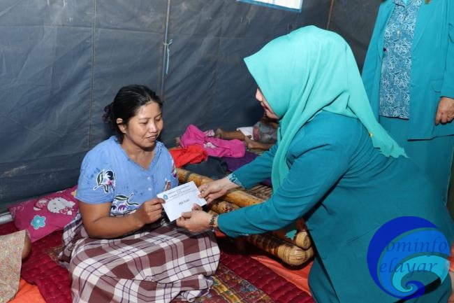 Ketua TP PKK Selayar Berikan Santunan Kepada Korban Kebakaran di Bonea