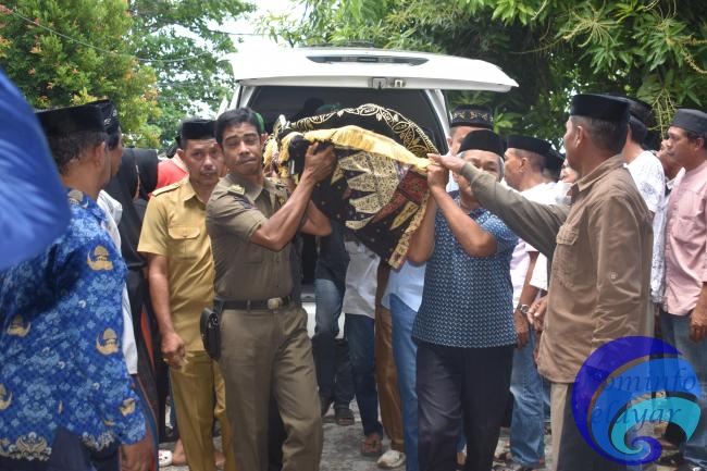 Jenazah Almarhum  Mantan Wabup Dr. Zainuddin Tiba di Rumah Duka di Kepulauan Selayar