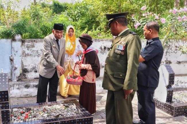 Ziarah Nasional, Wakil Bupati Kepulauan Selayar Tabur Bunga di TMP Barugaiya