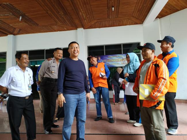 Tiba di Selayar, Bupati langsung Menuju Posko Induk Banjir