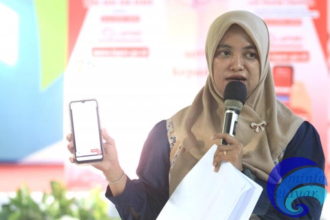 Humas Diskominfo bersama USAID ERAT Kenalkan Aplikasi SP4N LAPOR! pada Warga Desa Bontosunggu Selayar