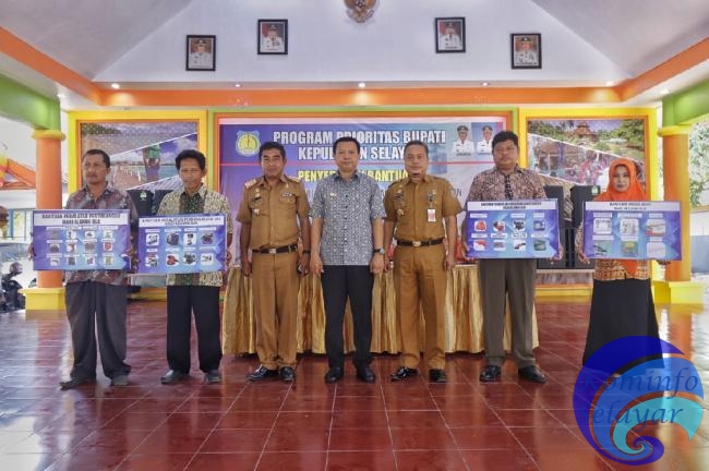 Basli Ali Serahkan Bantuan Peralatan Kepada 45 Kelompok Alumni BLK