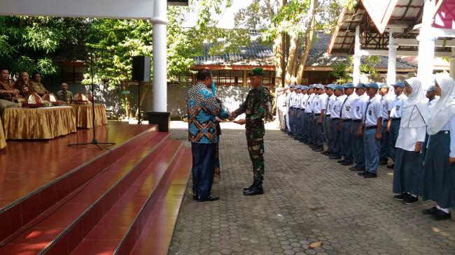 Serahkan Calon Paskibra Kepada Pelatih, Begini Harapan Asisten Pemerintahan Setda