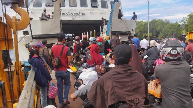 Terjadi Lonjakan Penumpang, KMP Balibo Layani 2 Kali Trip ke 5 Kecamatan Kepulauan
