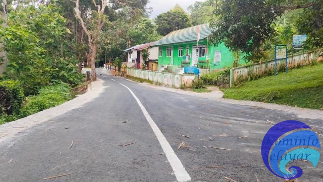 Bupati Selayar Tinjau Pembangunan Jalan Hotmix Gollek - Balikra