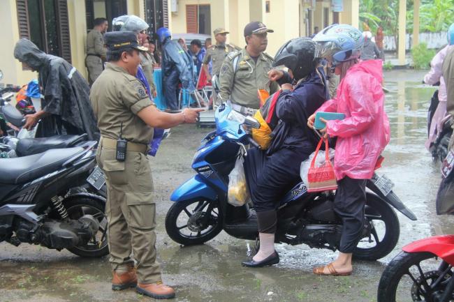 Penegakan Perda, Satpol-PP Damkar Lakukan Operasi Yustisi 