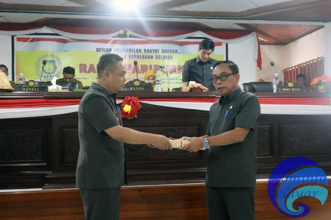 Sekretaris Daerah Serahan tiga Ranperda ke DPRD Selayar