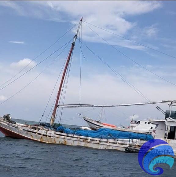 KM. Fajar Ilahi Karam di Perairan Latondu Kecil Kepulauan Selayar, Nakhoda dan ABK Selamat