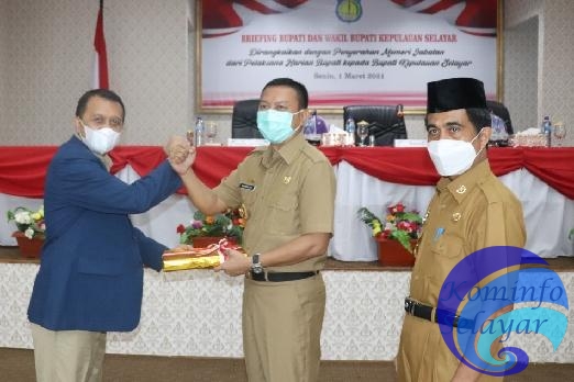 Plh Bupati Kepulauan Selayar Serah Terima Memori Jabatan Kepada Bupati Terpilih