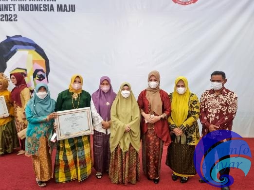 Hari Kartini 2022, Asriati  PTT Bidan Desa Terima Penghargaan OASE-KIM