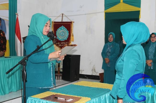 Ketua TP. PKK Kecamatan Benteng Serah Terima Jabatan