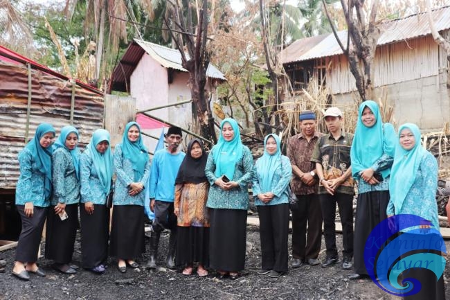TP PKK Selayar Bantu Warga Korban Kebakaran di Tihoro Dusun Karama