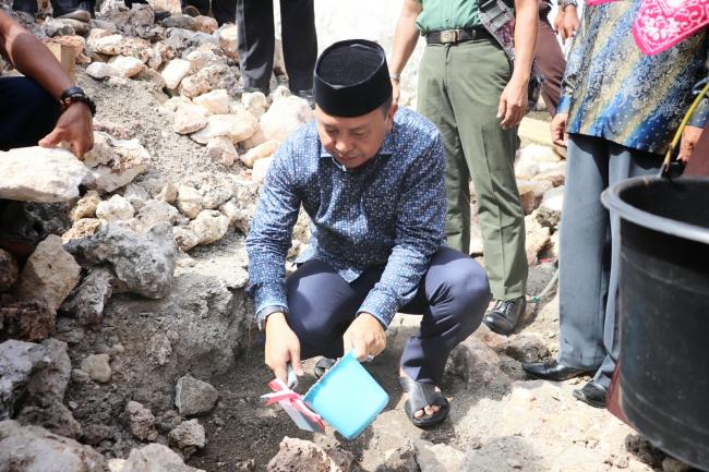 Peletakan Batu pertama Pembangunan Mesjid Hubbul Wathan Oleh Bupati Kepulauan Selayar