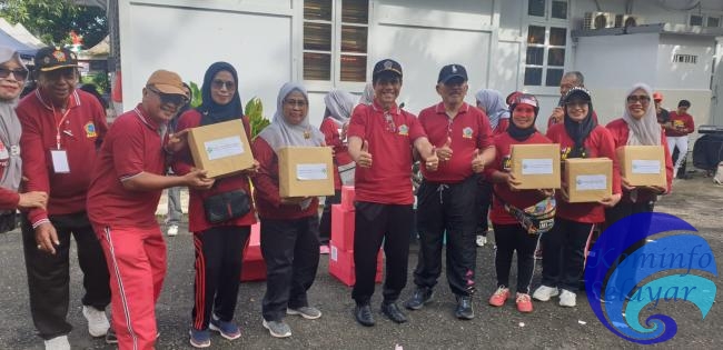 Saiful Arif Diganjar Penghargaan Wredatama Dihadapan Ribuan Ulama