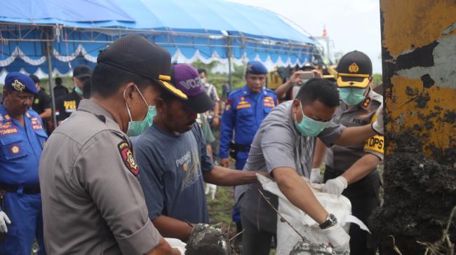 75pemusnahanbarangbuktipupuk.JPG