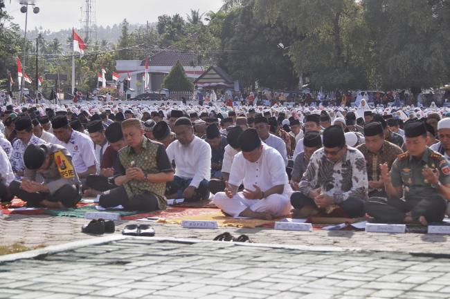 Istighotsah Untuk Negeri, Pemkab Bersama Ribuan Warga Selayar Sholat Sunnah dan Dzikir Berjamaah di