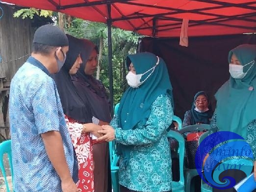 TP. PKK Selayar Serahkan Bantuan kepada Korban Kebakaran di Kaburu
