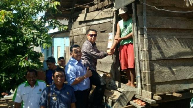 Kunker Bupati : Basli Ali Tuntaskan Penyaluran Bansos Tahap I di Pasimasunggu dan Pasimasunggu Timur