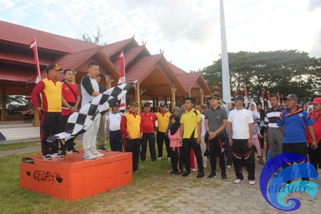 Bupati Kepulauan Selayar H. Muh. Basli Ali, Lepas Jalan Sehat HUT Bhayangkara ke-73