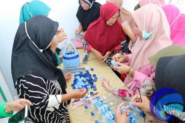 TP PKK Pokja 4 Gelar Pelatihan Daur Ulang Sampah di Desa Bontoborusu