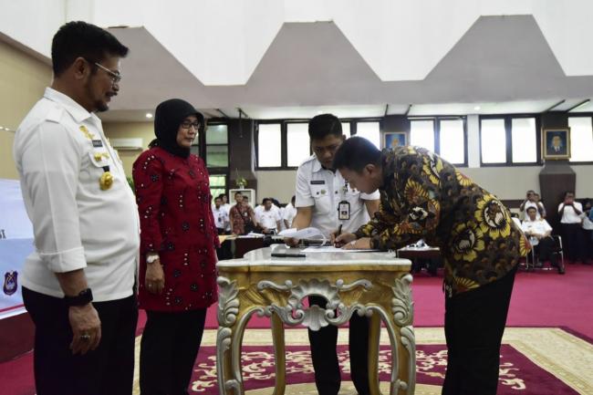 Bupati Kep. Selayar Tandatangani Berita Acara serah terima source Code Aplikasi Simap dan SKP Online