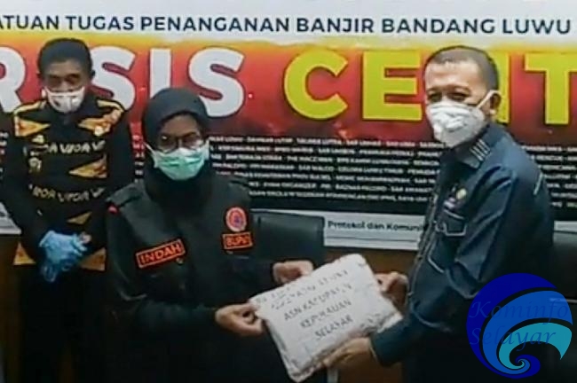 Pemkab Selayar Serahkan Bantuan kepada Korban Banjir Bandang di Lutra
