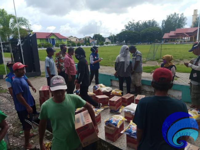 Dinsos Selayar Salurkan Paket Sembako Bantuan CSR dari BRI