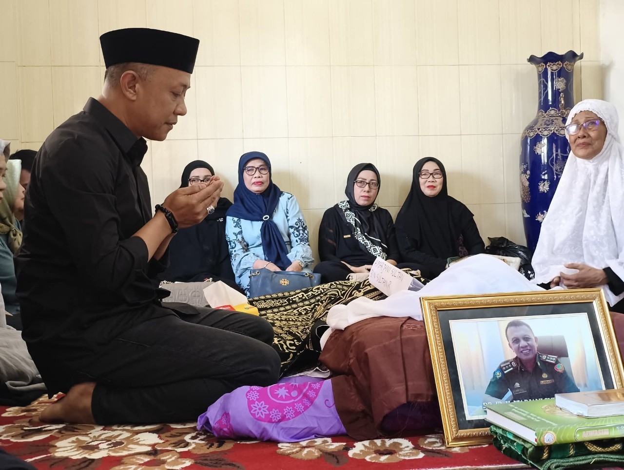 Bupati dan Wabup Selayar Hadir Langsung di Rumah Duka, Sampaikan Belasungkawa atas Wafatnya Dr. Ir. H. Marjani Sultan, M.Si