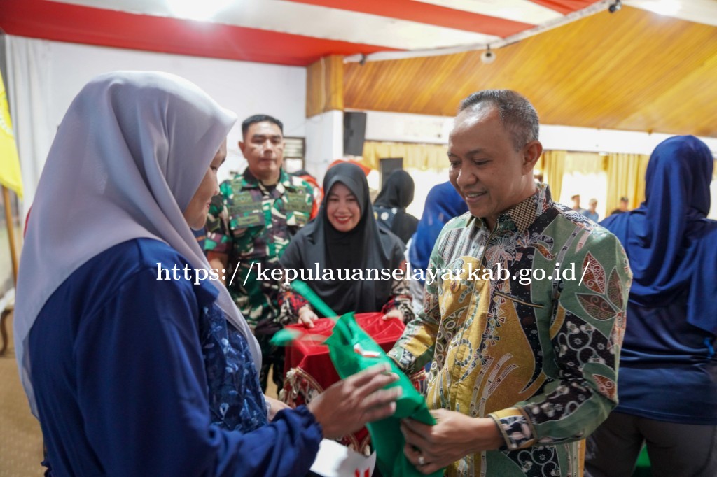 Pemkab Selayar Silaturahmi dengan Keluarga Veteran, Bupati Serahkan Bingkisan Penghargaan