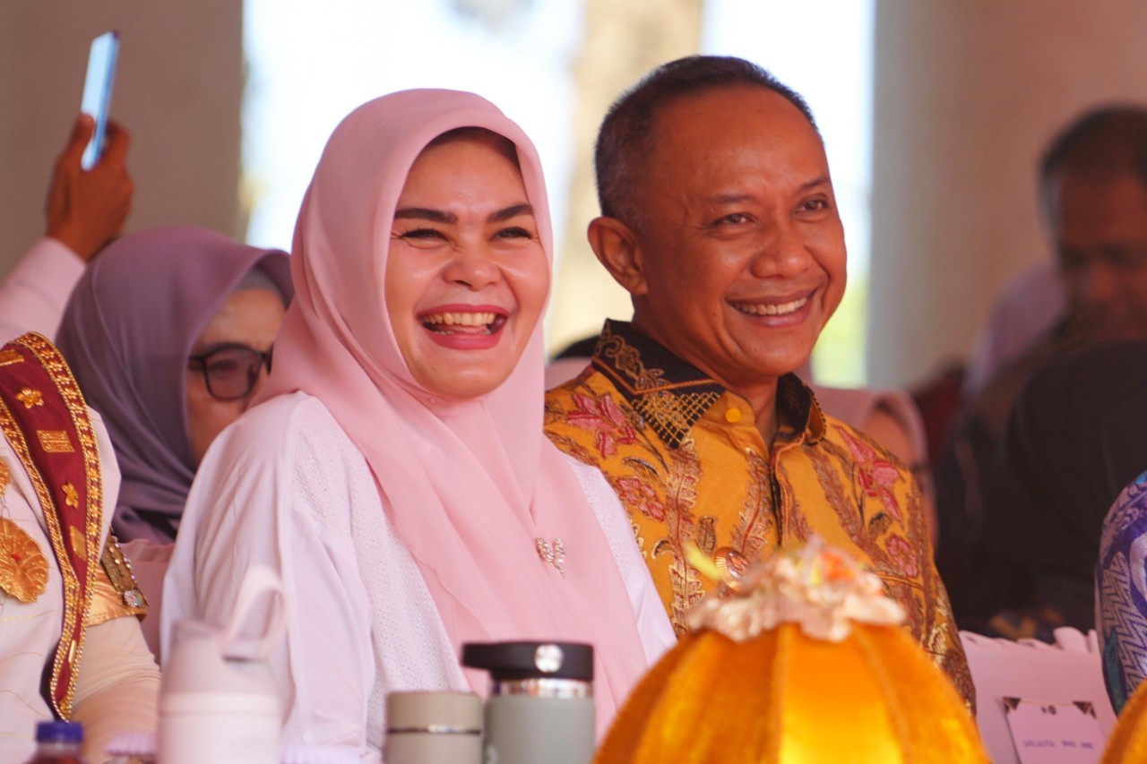 Natsir Ali bersama Yanti Rahmawati  Hadir di Bone Dampingi TP PKK Selayar di Jambore Sulsel, Tuai Apresiasi Gubernur