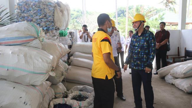 Launching Penjualan Perdana Sampah Plastik, Ini Pesan Bupati Kepulauan Selayar 