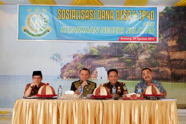 Sekda Kabupaten Kepulauan Selayar Buka Sosialisasi Dana Desa Dan TP4D 