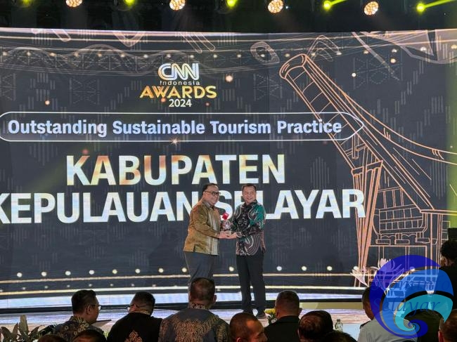 Pemkab Selayar Terbaik Outstanding Sustainable Tourism Practice Versi CNN Indonesia Awards. 