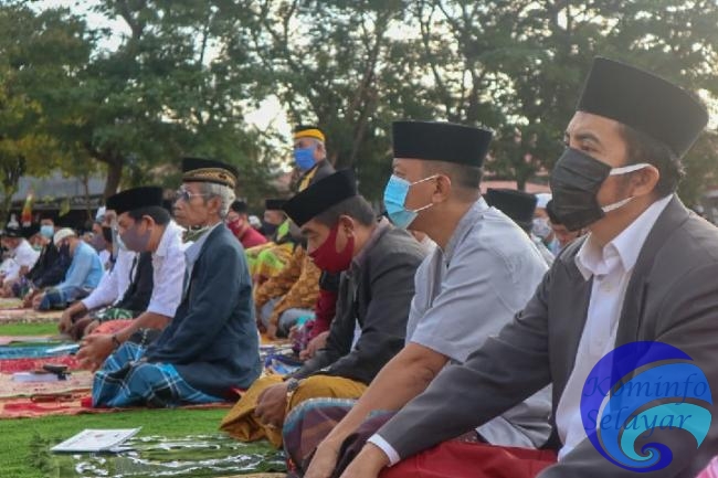 Bupati dan Masyarakat Shalat Idul Adha di Lapangan Pemuda Benteng, Jemaah Terapkan Protokol Kesehatan
